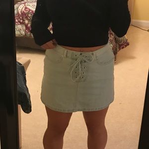 Light denim skirt with ties